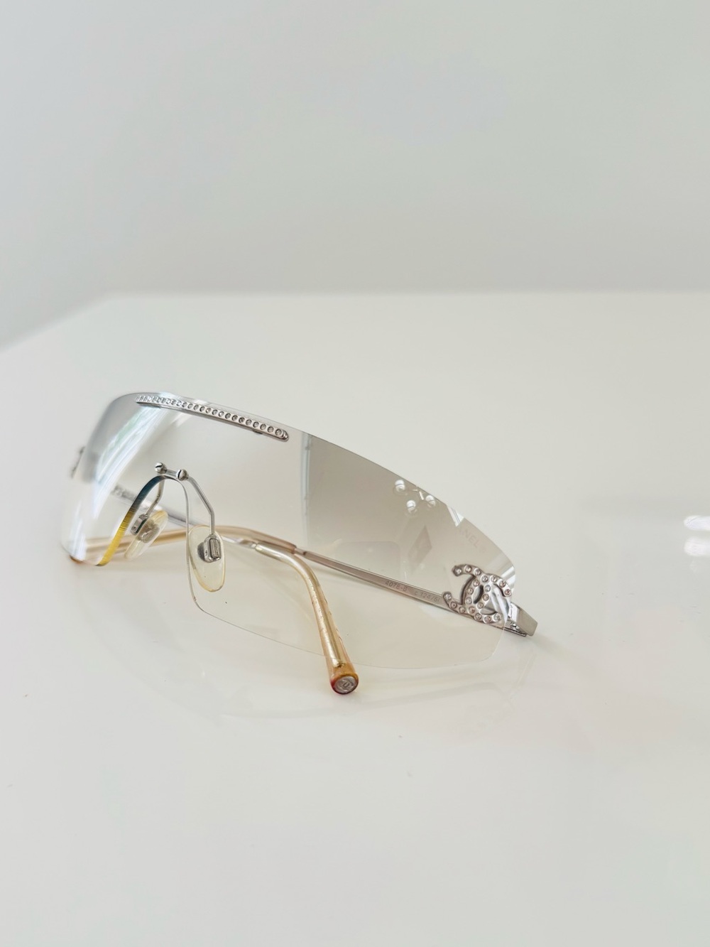 RARE 🍒 Vintage Chanel rimless light gray crystal CC sunglasses